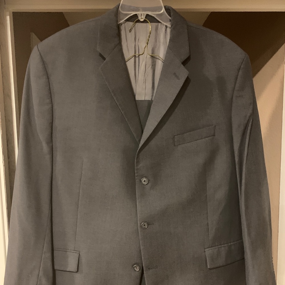 #83 Calvin Klein Men’s suit 50L